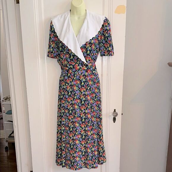 Vintage 80s Does 40s Floral Short Sleeve Dress with White Scalloped Collar - Picture 1 of 9